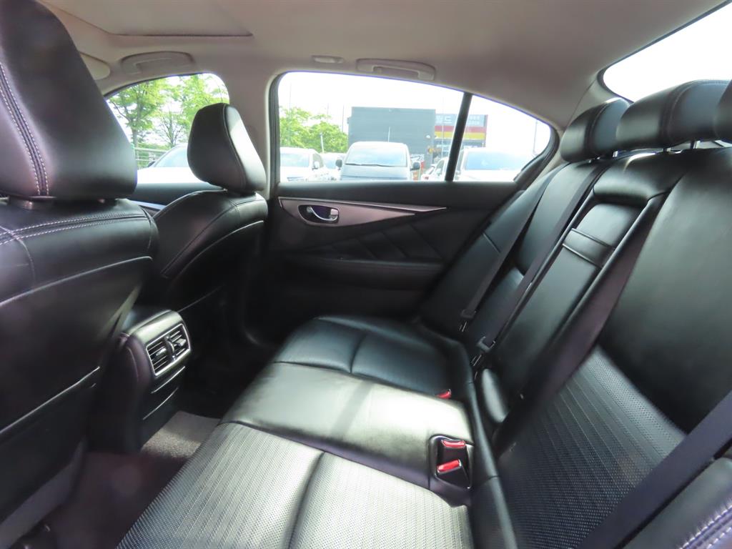 Infiniti Q - Vista 11