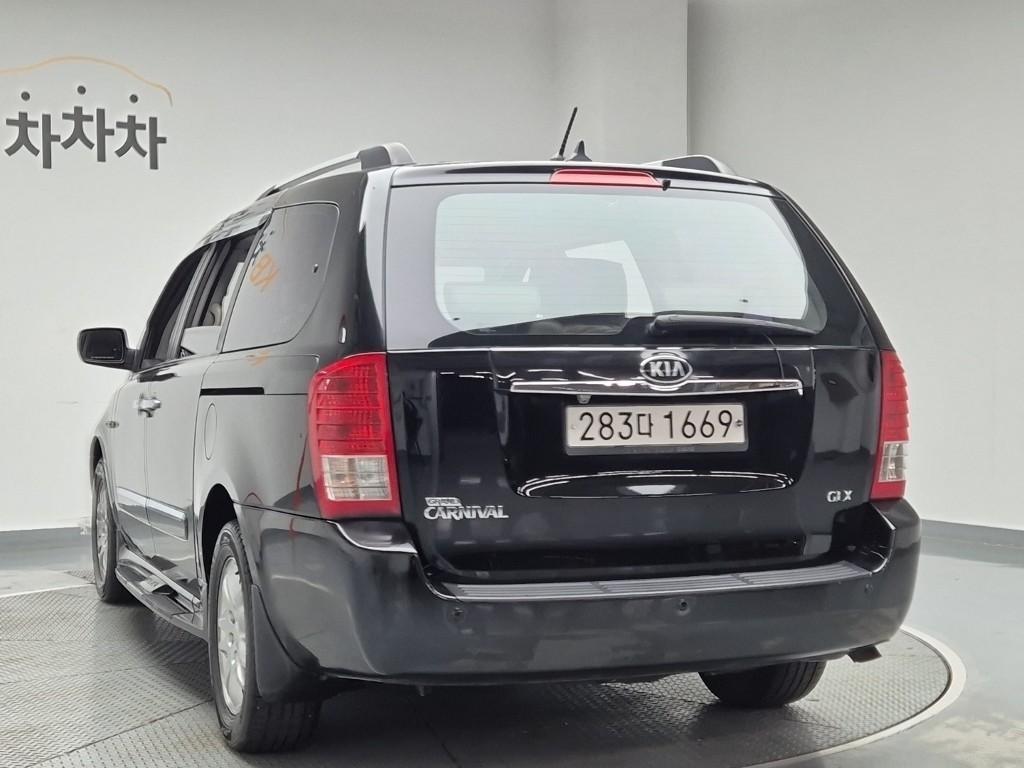 KIA Carnival - Vista 3
