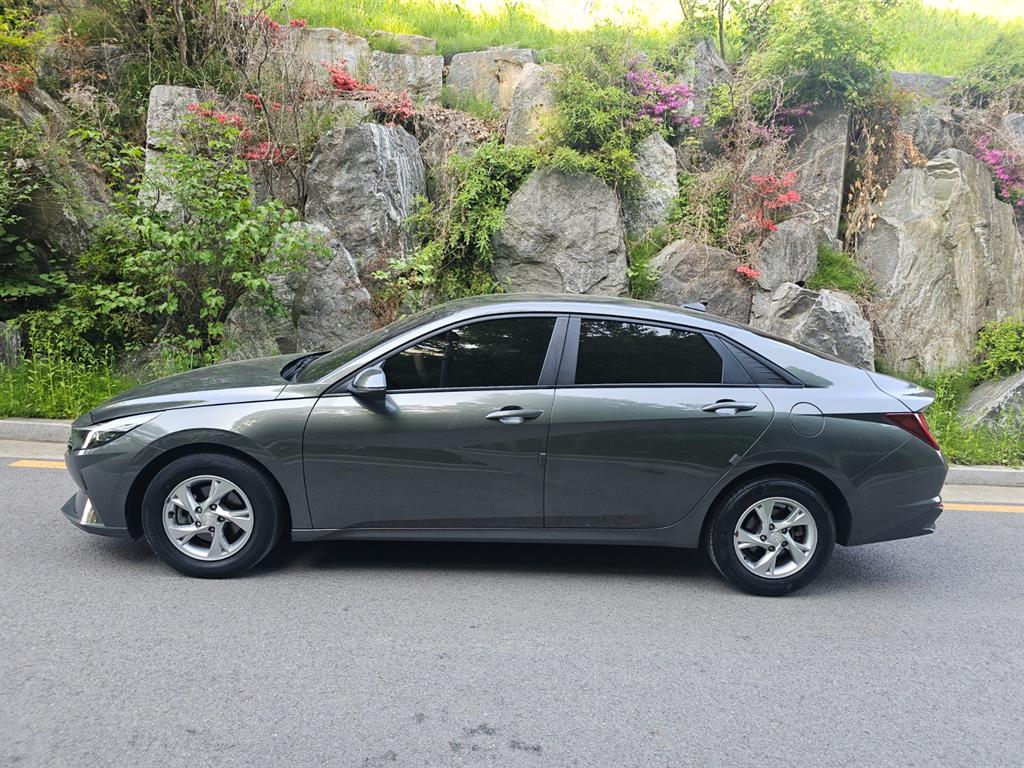 HYUNDAI Avante - Vista 2