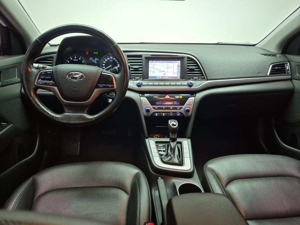 HYUNDAI Avante - Vista 7