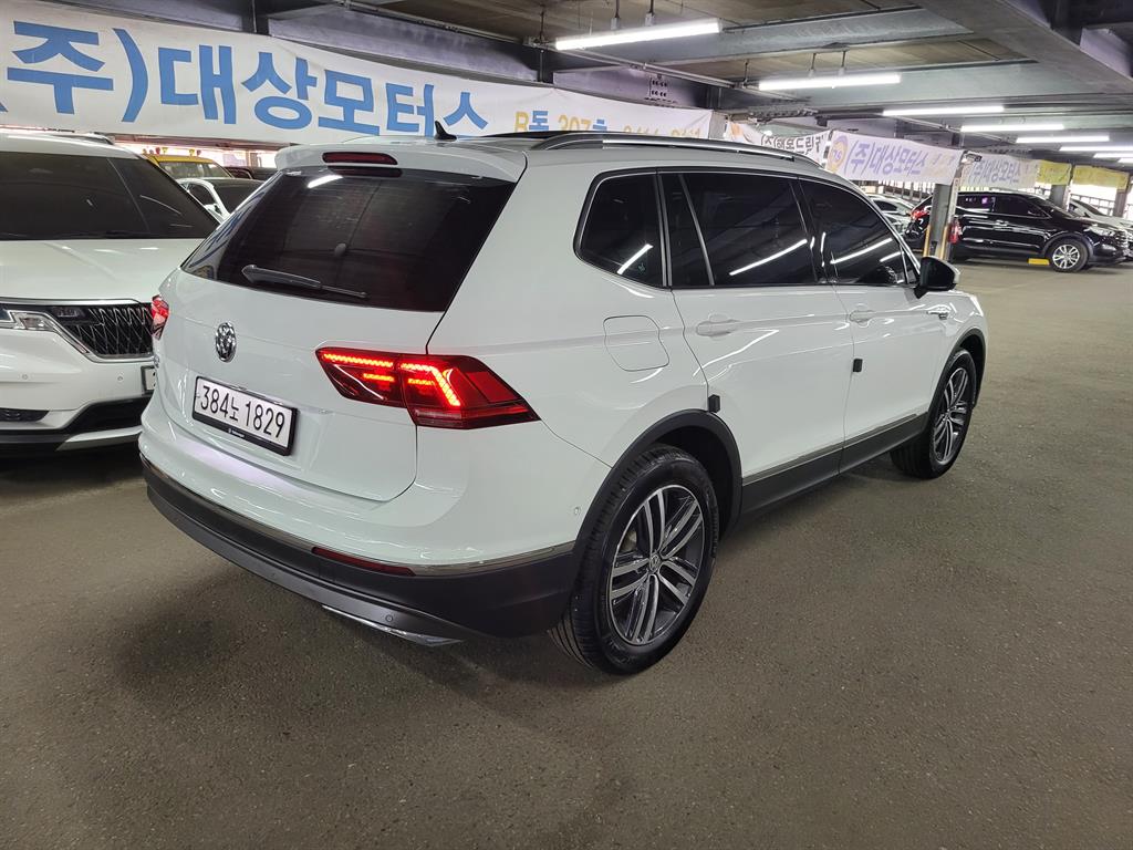 Volkswagen Tiguan - Vista 4