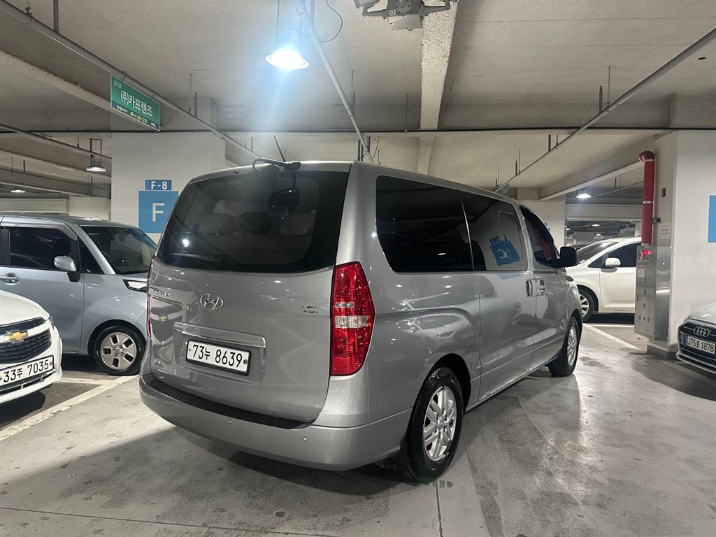 HYUNDAI Starex - Vista 2