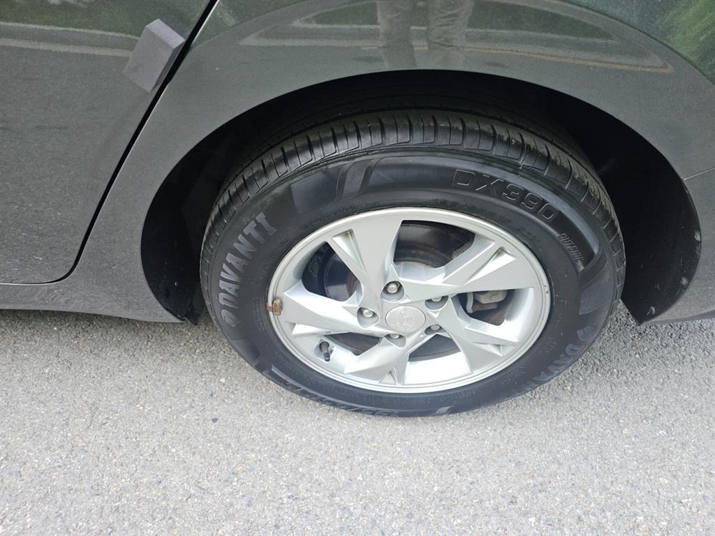 HYUNDAI Avante - Vista 5