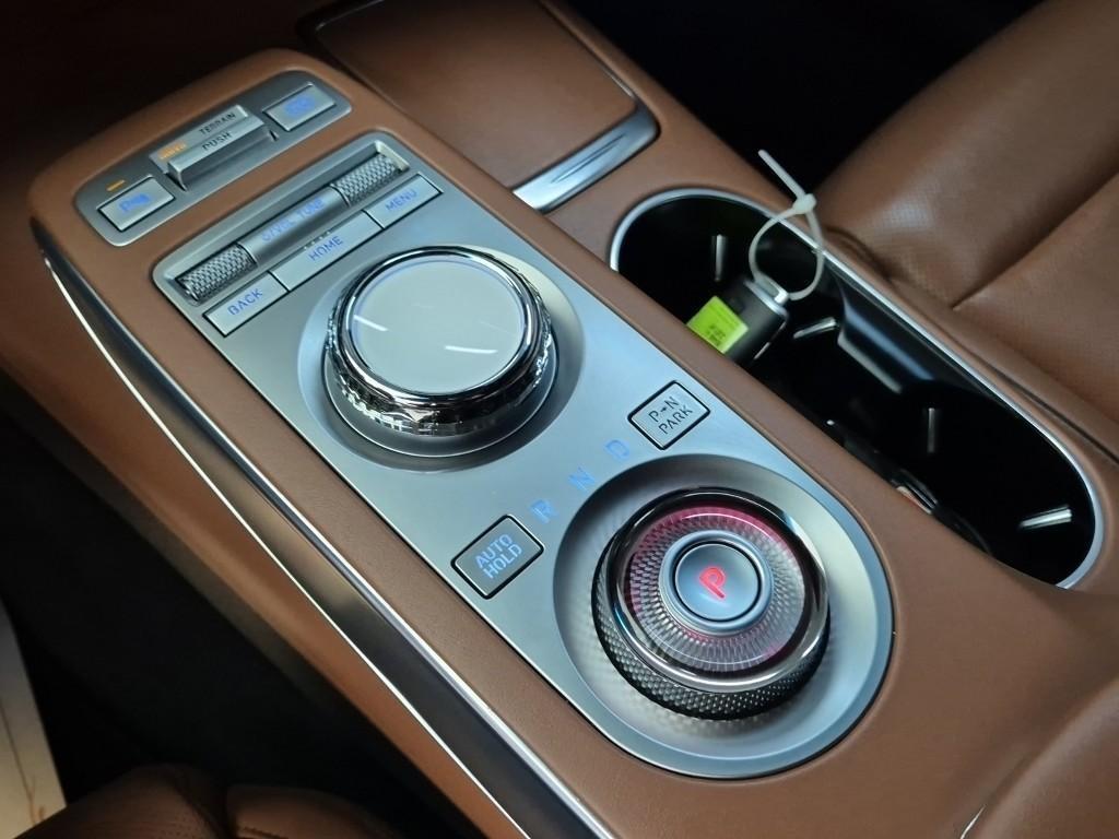 Genesis GV70 - Vista 8