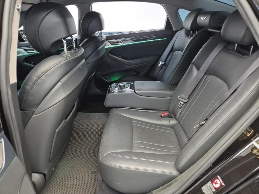 Genesis G80 - Vista 12
