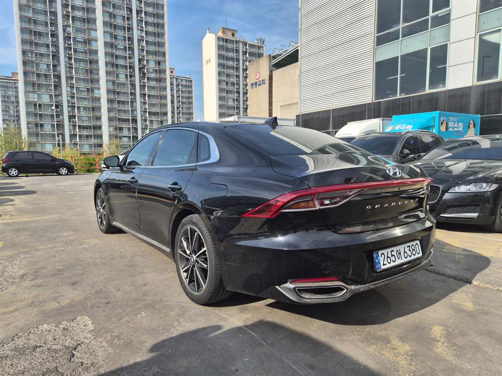 HYUNDAI Grandeur - Vista 3