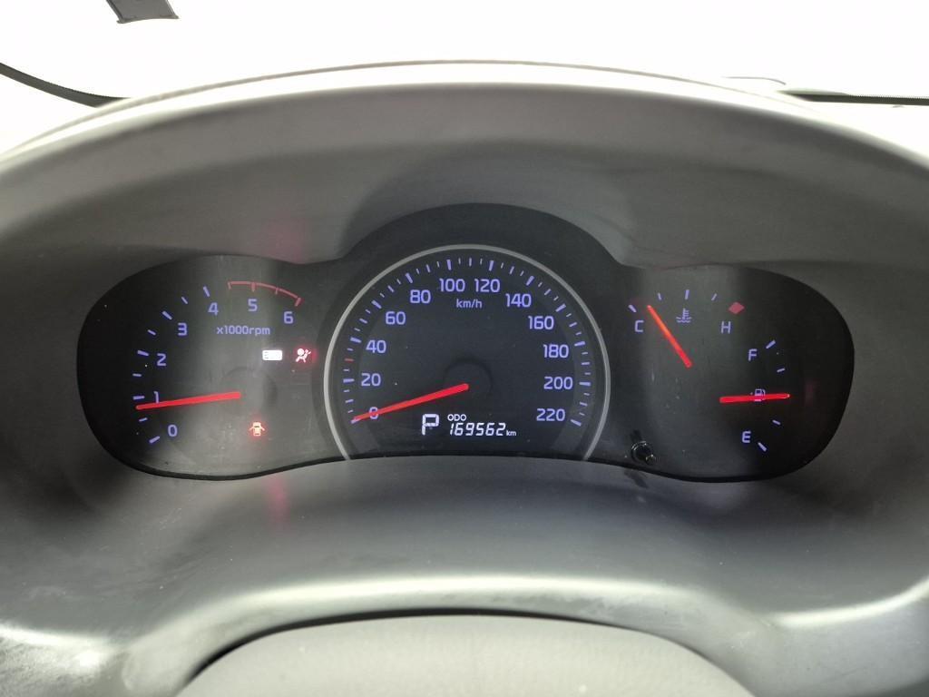 KIA Carnival - Vista 5