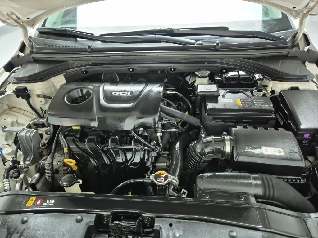 HYUNDAI Avante - Vista 5