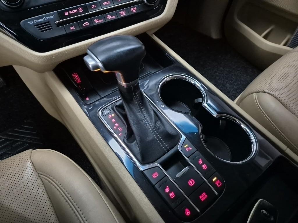 KIA Carnival - Vista 8
