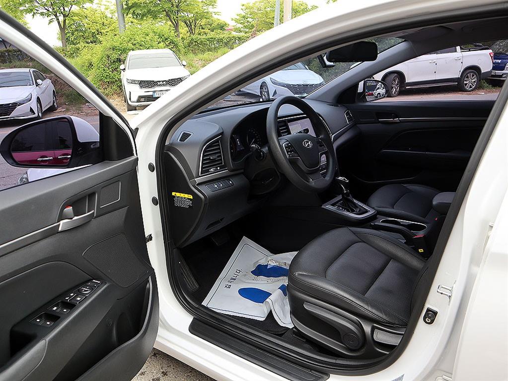 HYUNDAI Avante - Vista 11