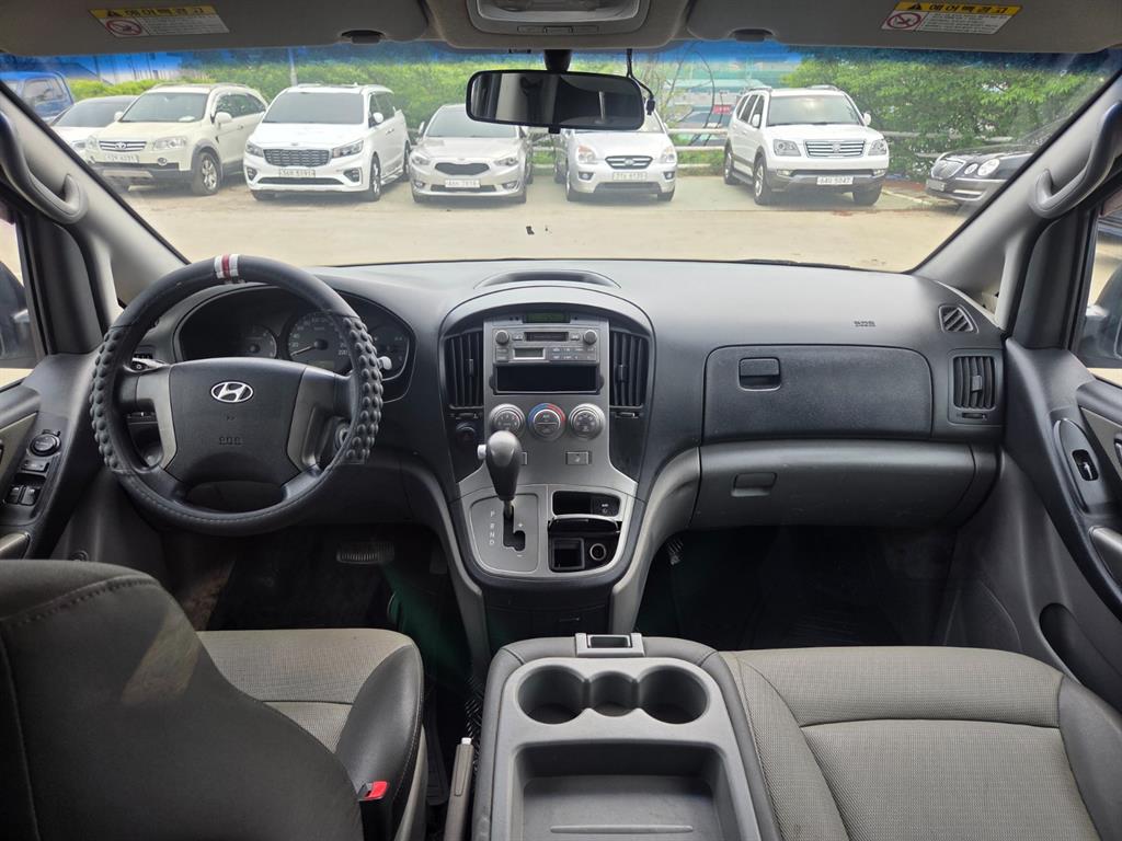 HYUNDAI Starex - Vista 6