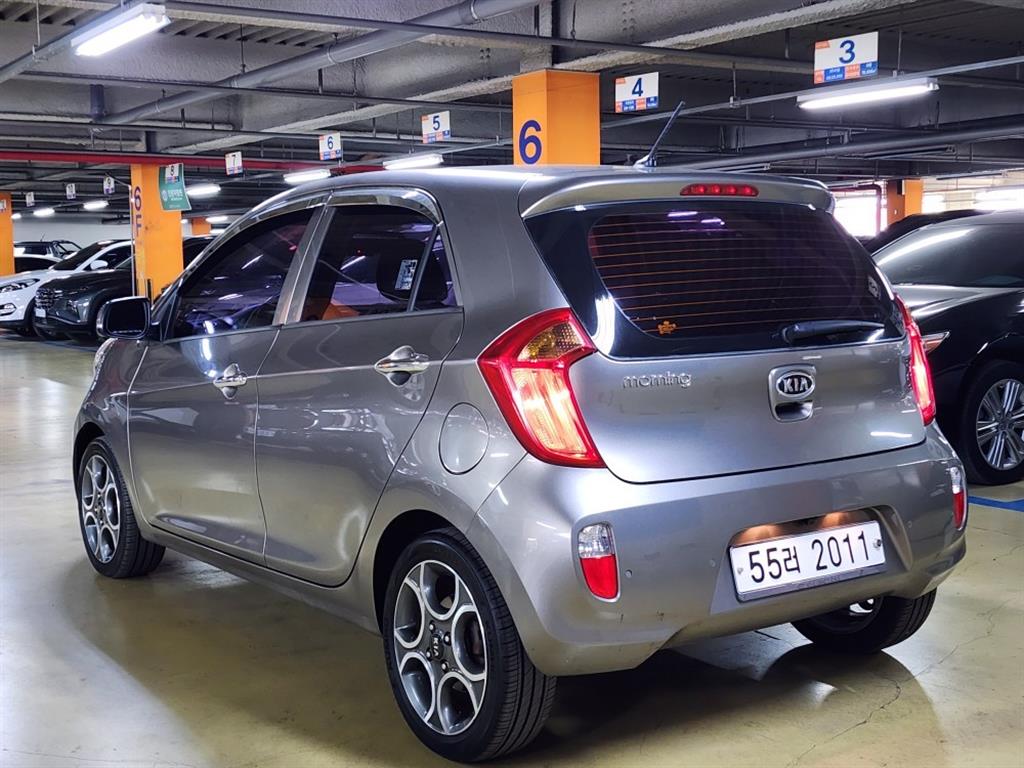 KIA Morning - Vista 4