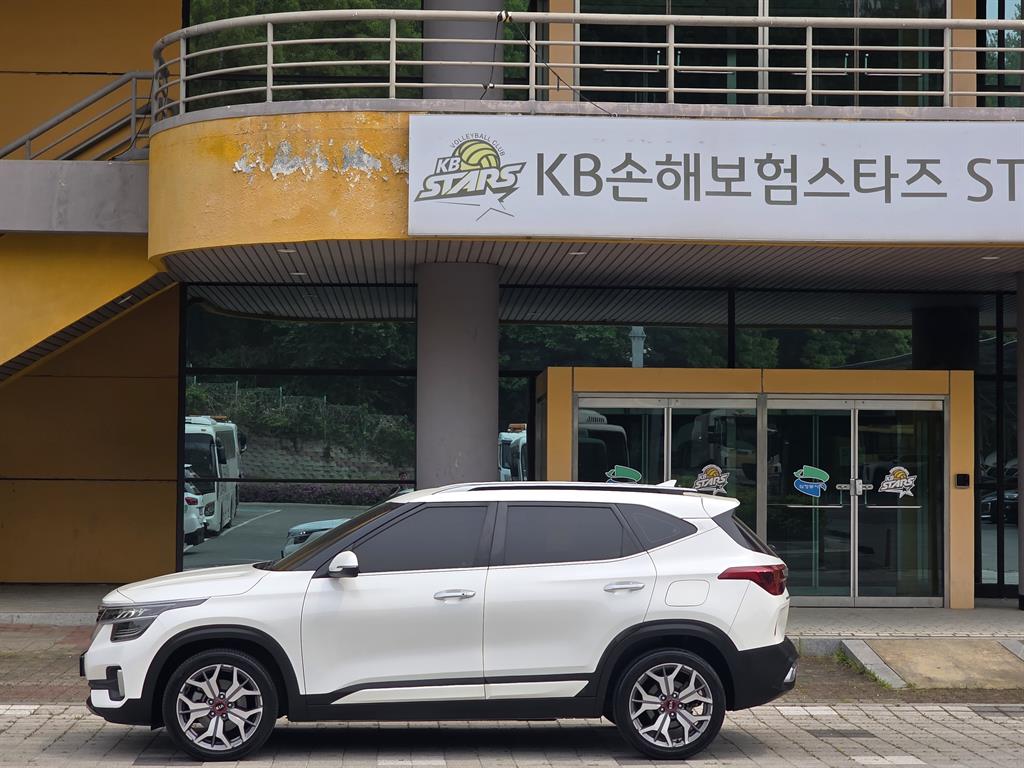 KIA Seltos - Vista 4