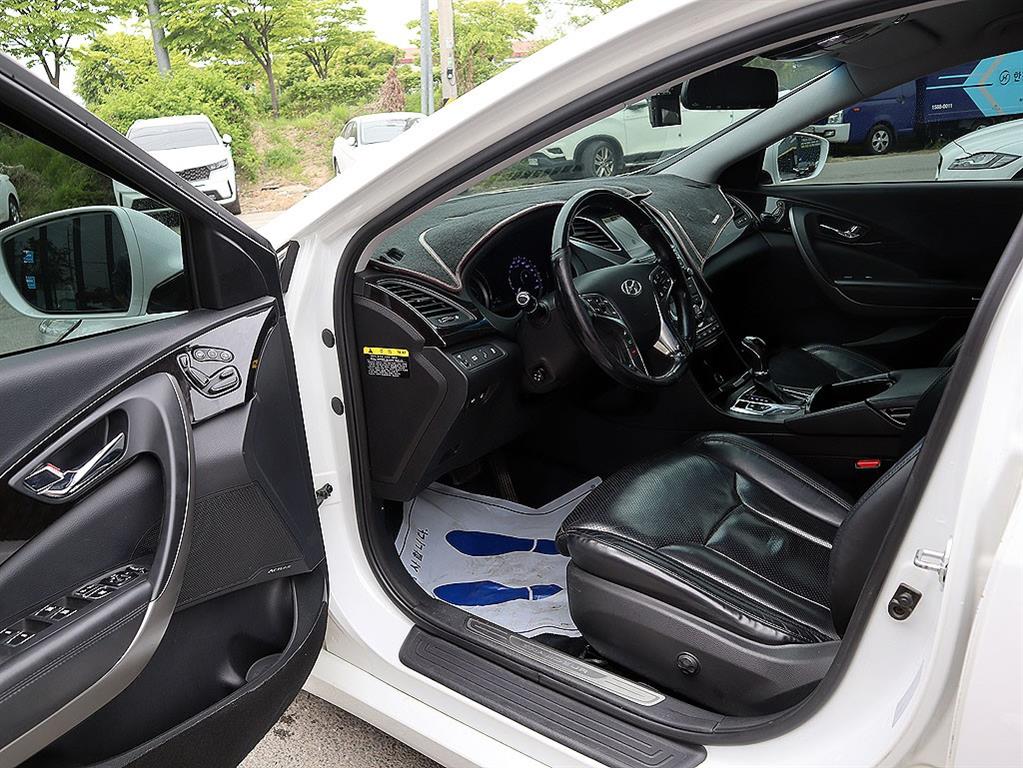 HYUNDAI Grandeur - Vista 11