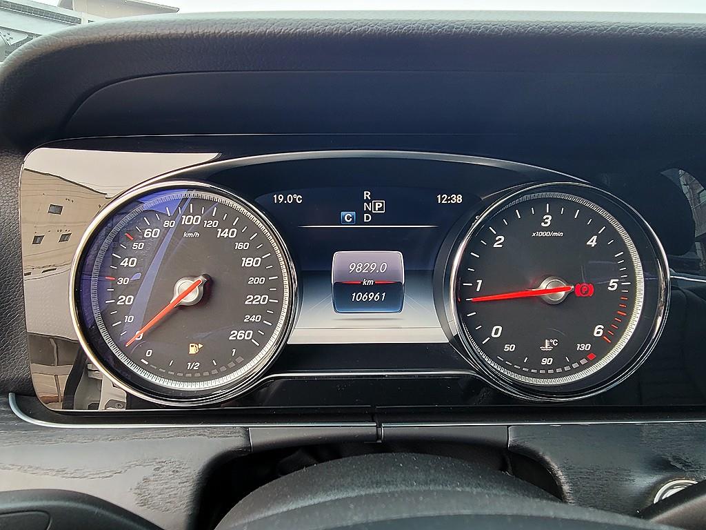 Mercedes Benz E class - Vista 9