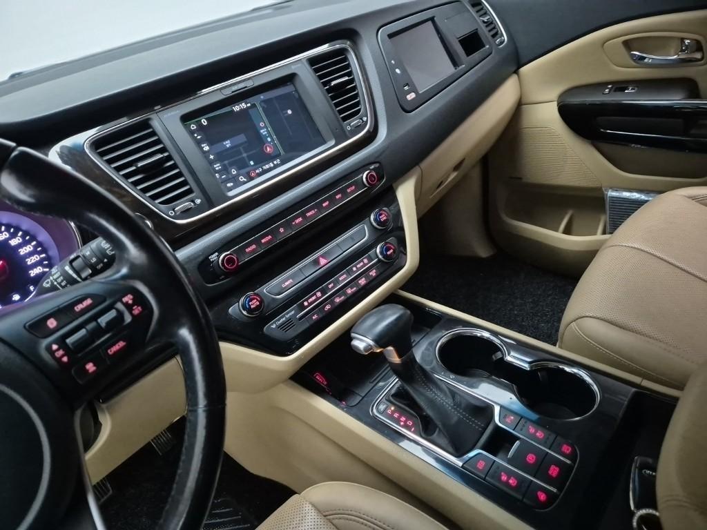 KIA Carnival - Vista 10
