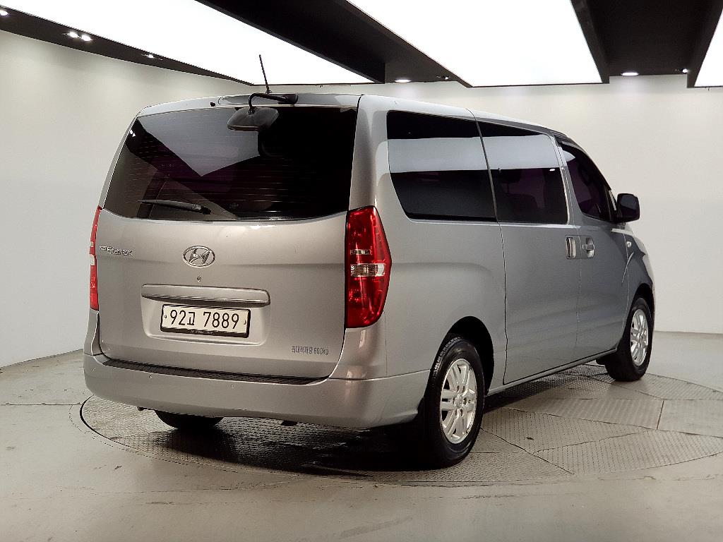 HYUNDAI Starex - Vista 4
