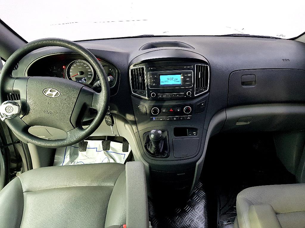 HYUNDAI Starex - Vista 5