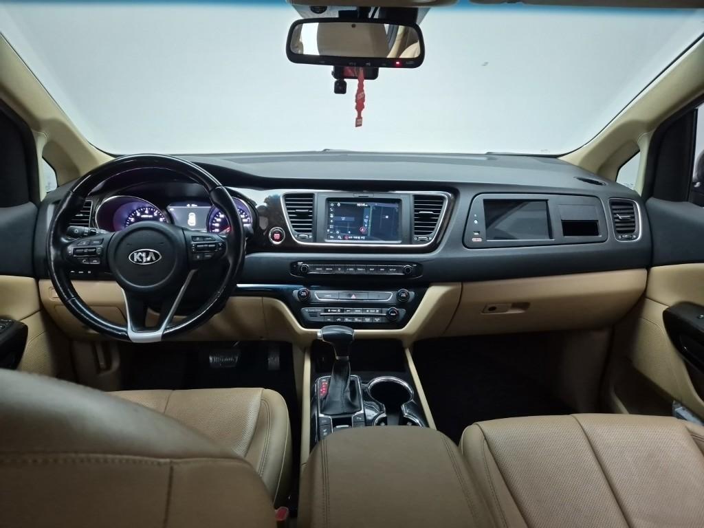 KIA Carnival - Vista 7