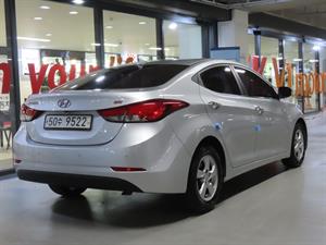 HYUNDAI Avante - Vista 8