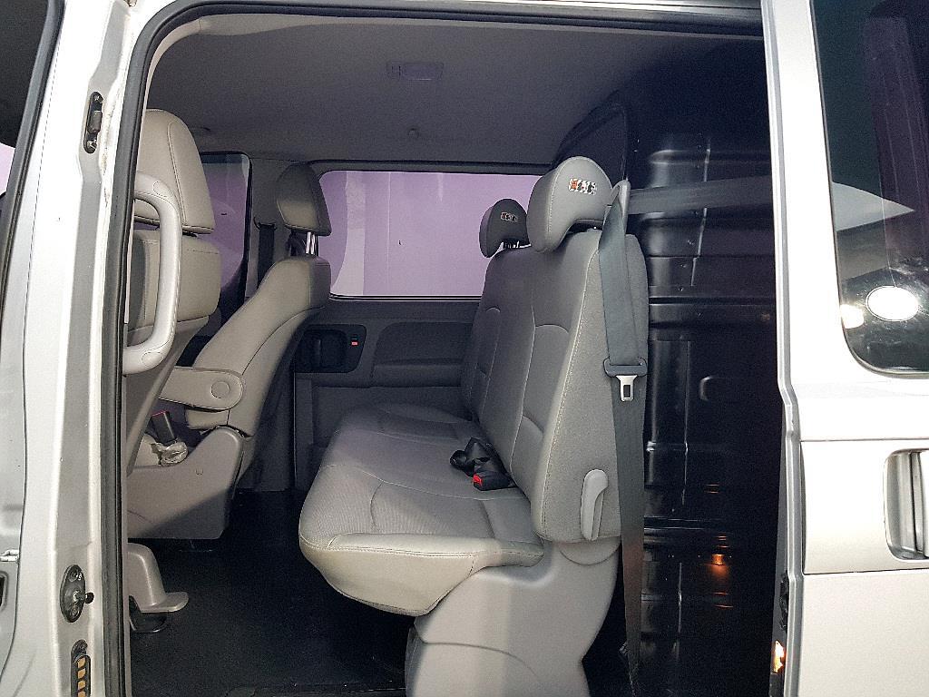 HYUNDAI Starex - Vista 9