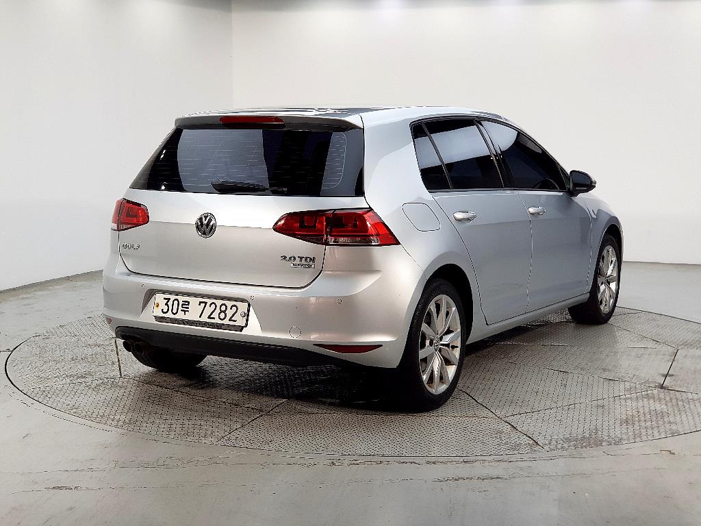 Volkswagen Golf - Vista 4