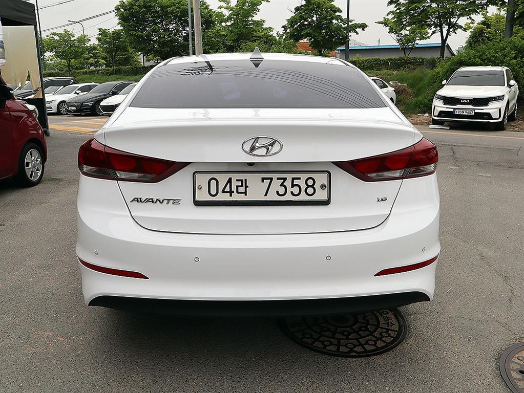 HYUNDAI Avante - Vista 7