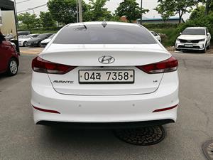 HYUNDAI Avante - Vista 8