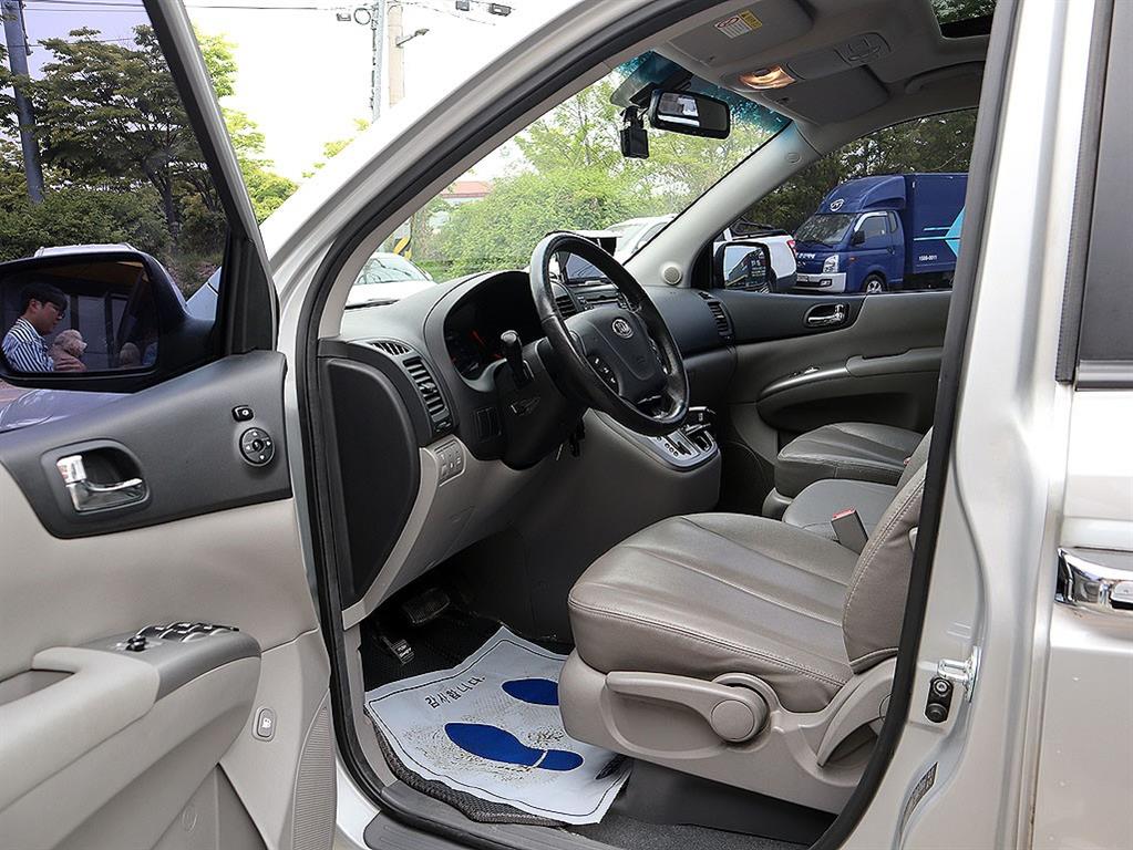 KIA Carnival - Vista 11