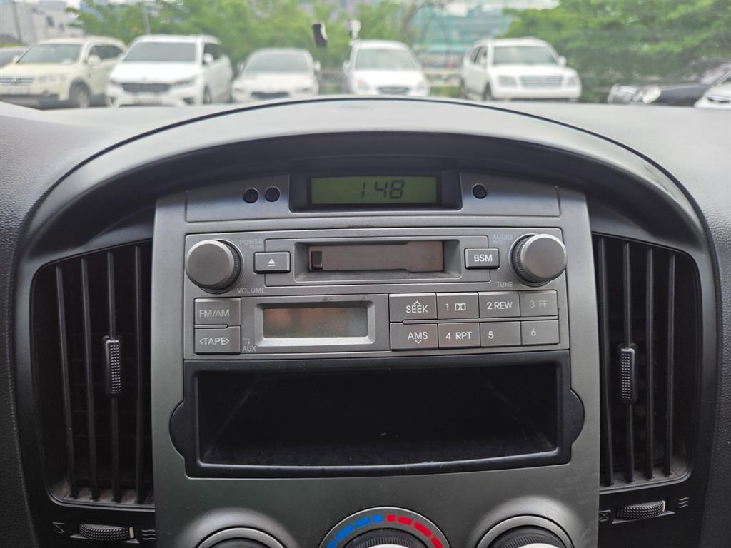 HYUNDAI Starex - Vista 8