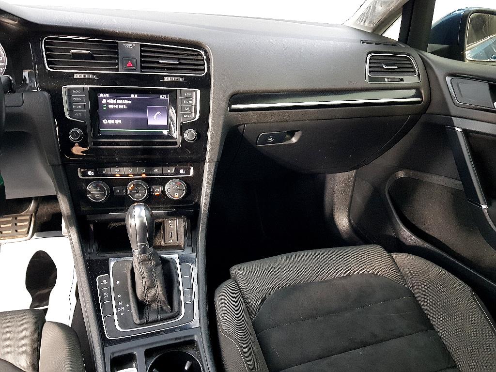 Volkswagen Golf - Vista 10
