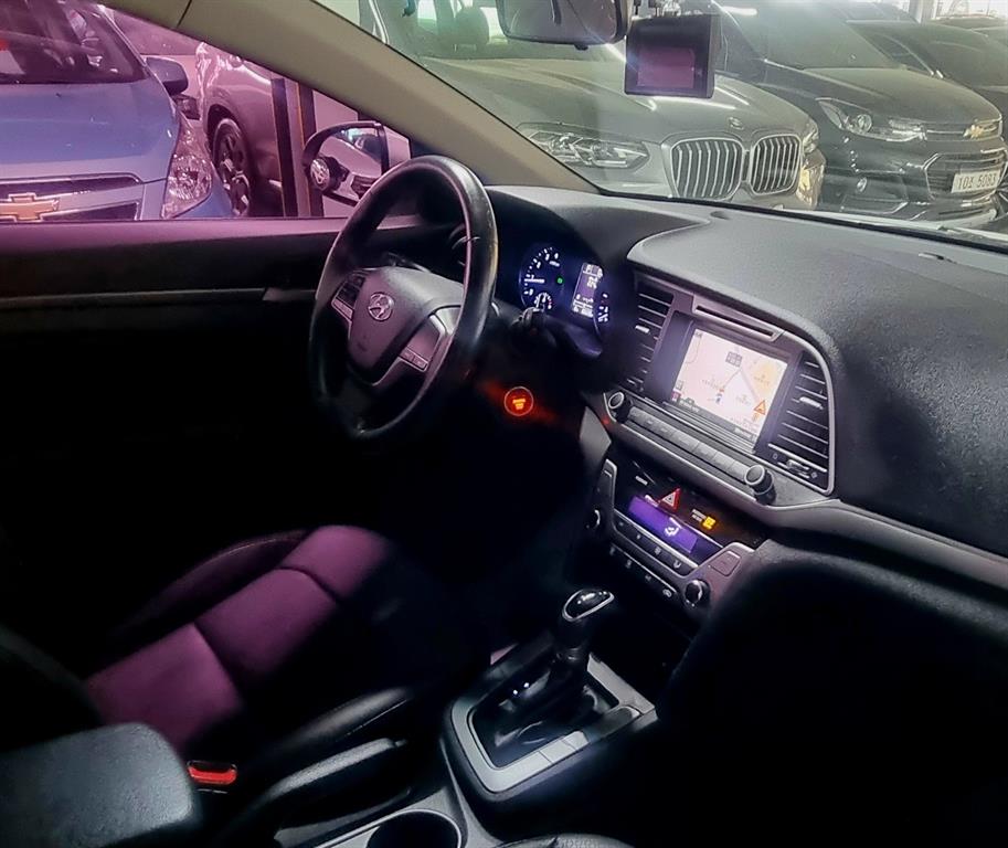 HYUNDAI Avante - Vista 8