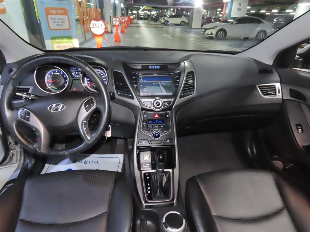 HYUNDAI Avante 2015 Plateado - Importación desde Corea - HF Imports Iquique - Foto 12