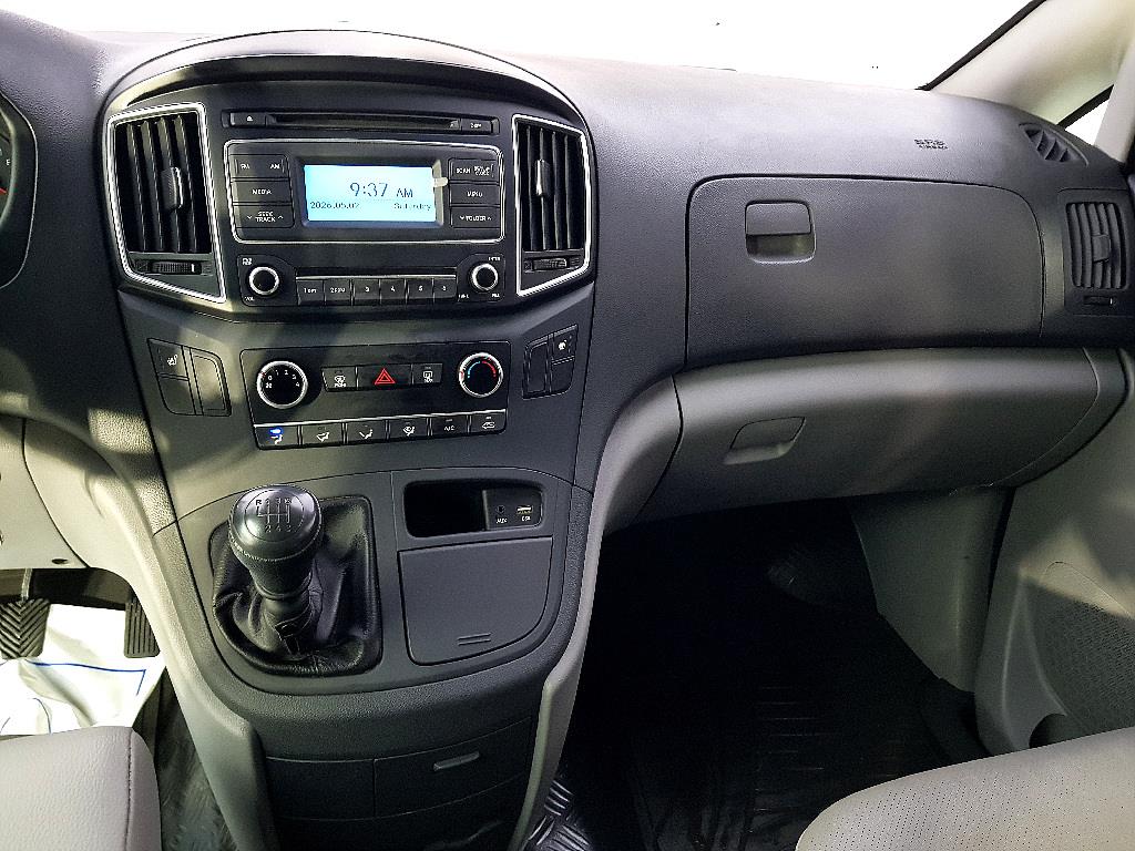 HYUNDAI Starex - Vista 10