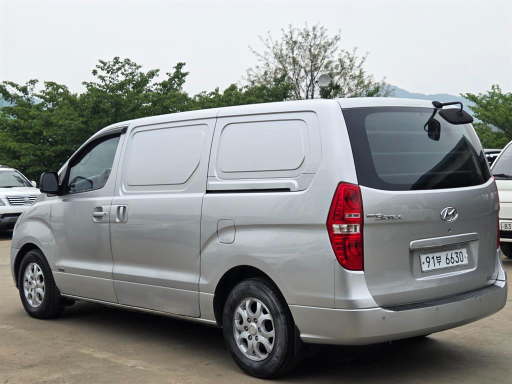 HYUNDAI Starex - Vista 4