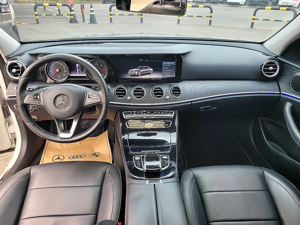 Mercedes Benz E class - Vista 5