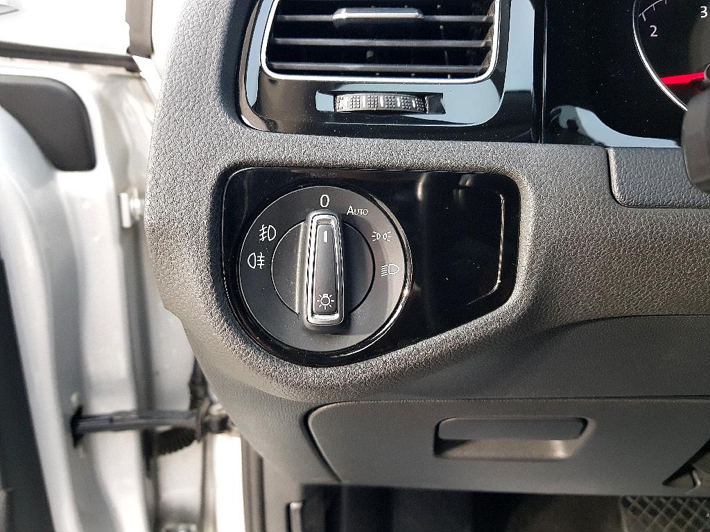 Volkswagen Golf - Vista 12