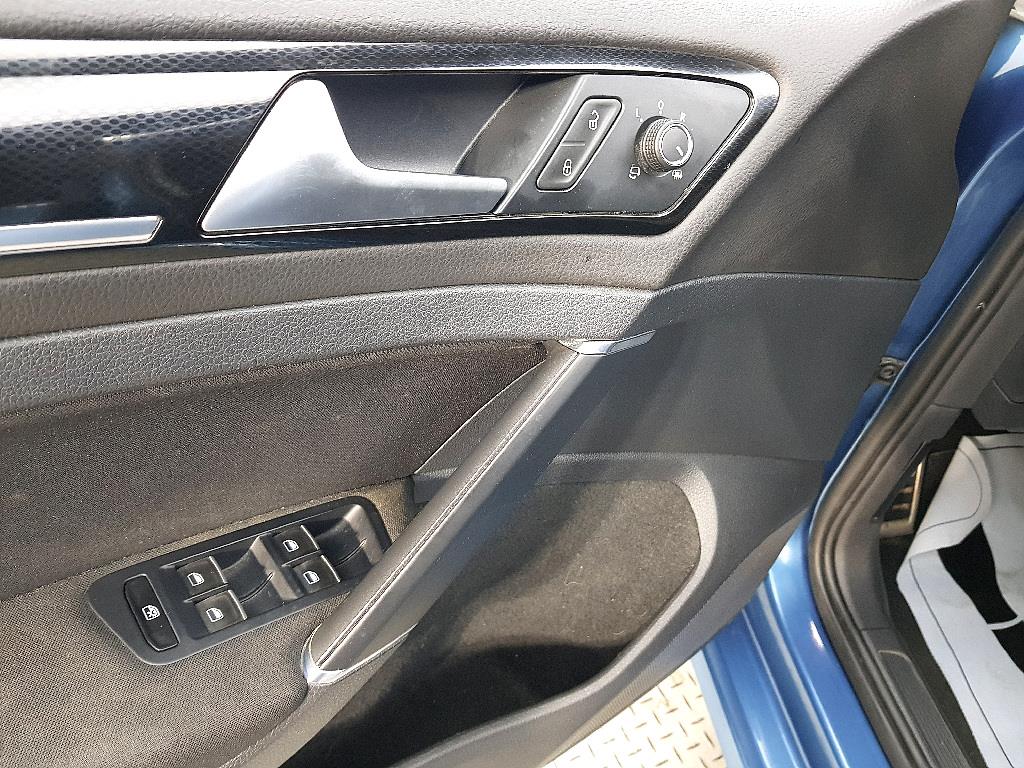 Volkswagen Golf - Vista 11