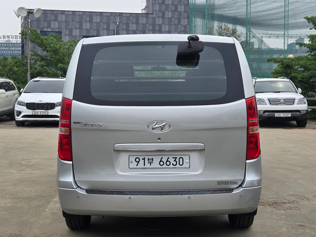 HYUNDAI Starex - Vista 3