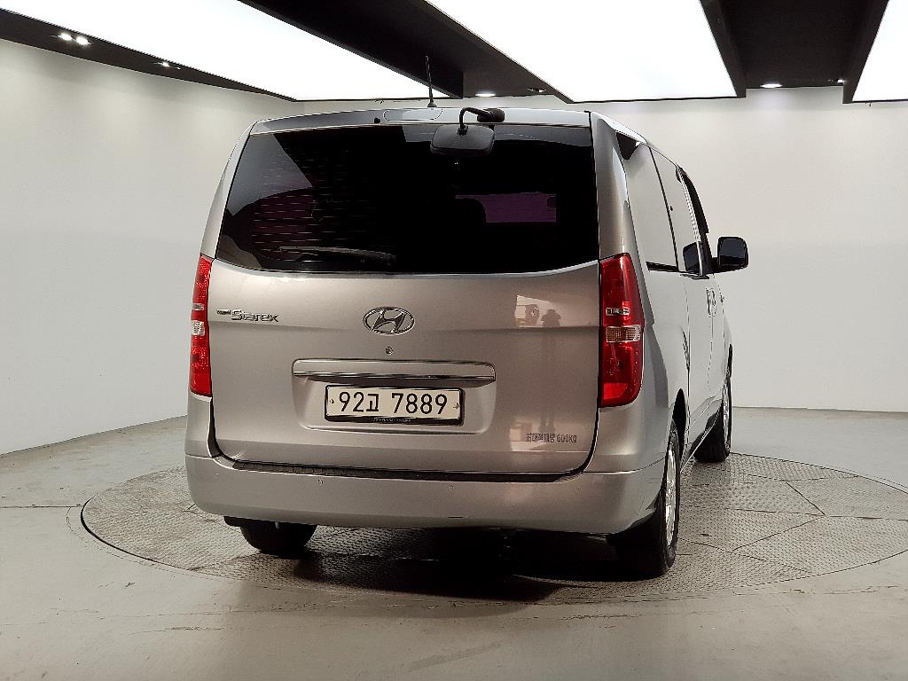 HYUNDAI Starex - Vista 3