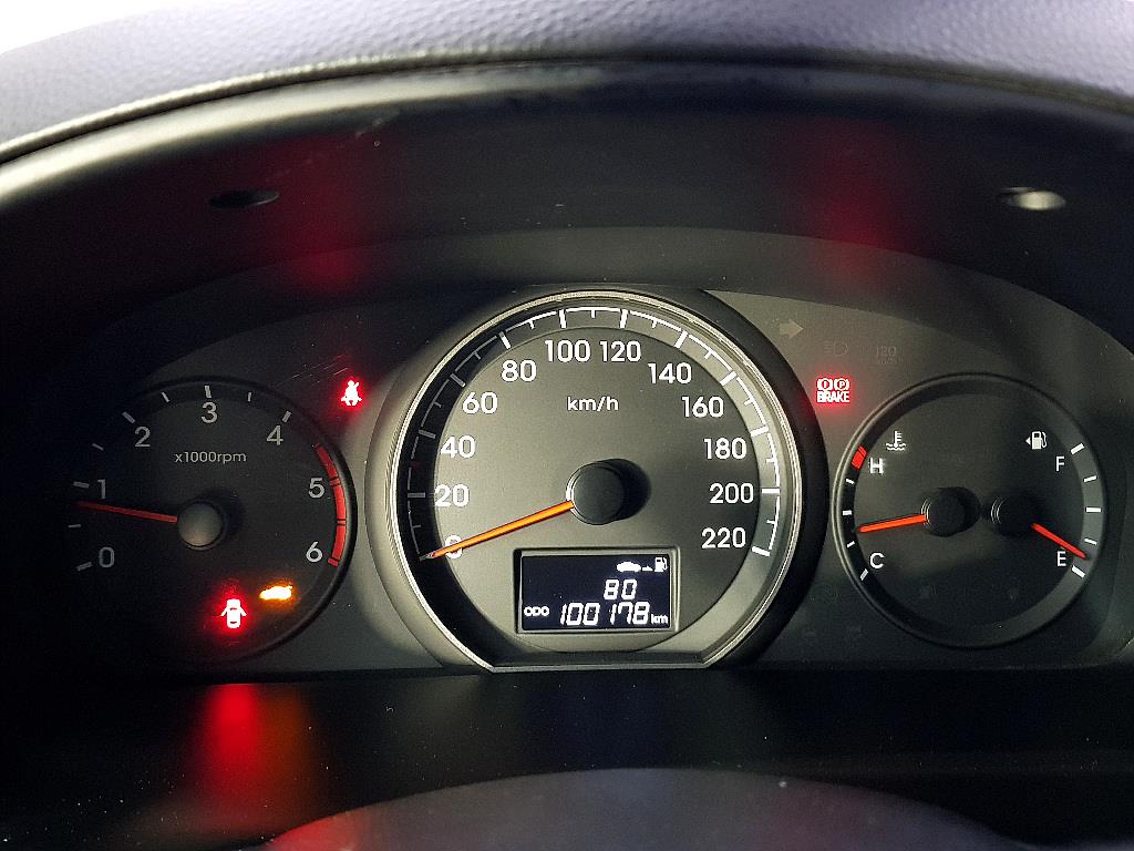 HYUNDAI Starex - Vista 7