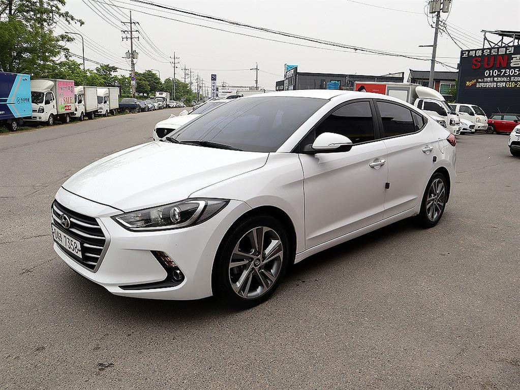 HYUNDAI Avante - Vista 3