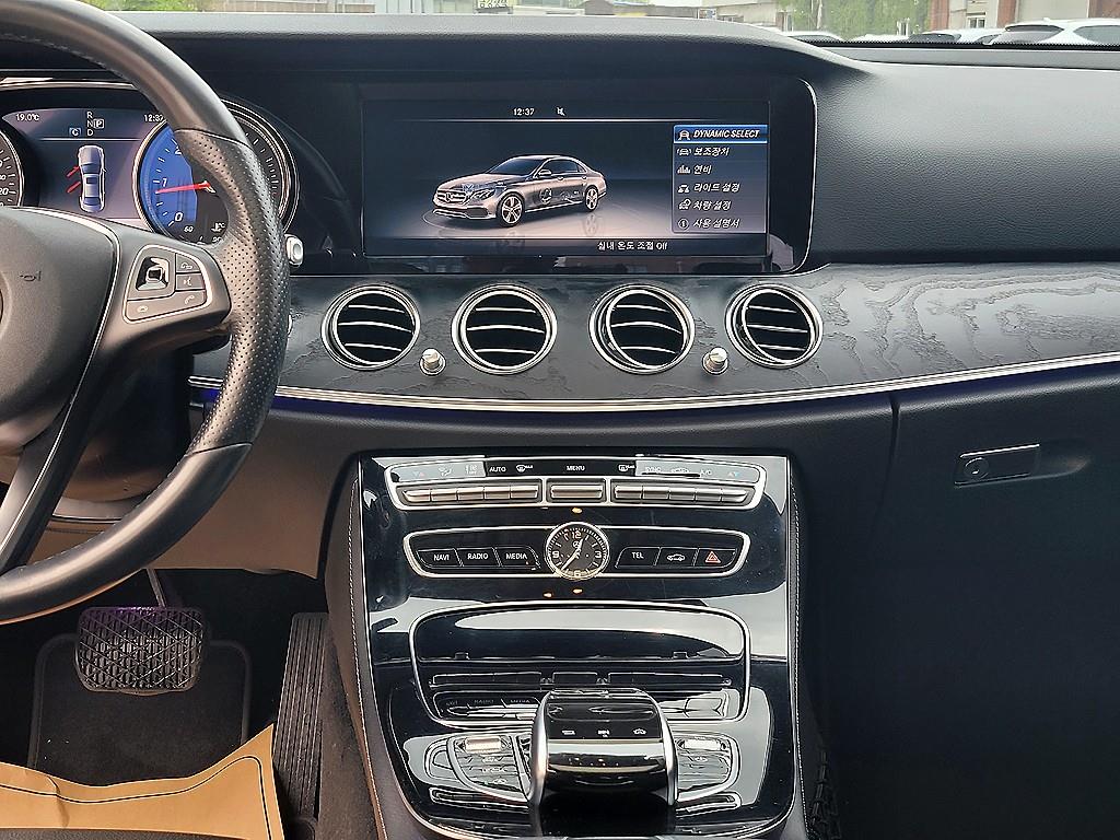 Mercedes Benz E class - Vista 10