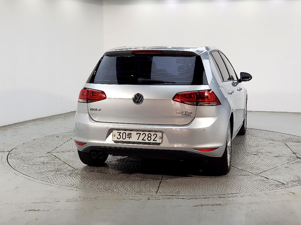 Volkswagen Golf - Vista 3