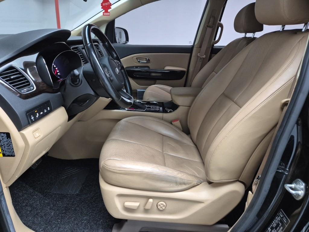 KIA Carnival - Vista 11
