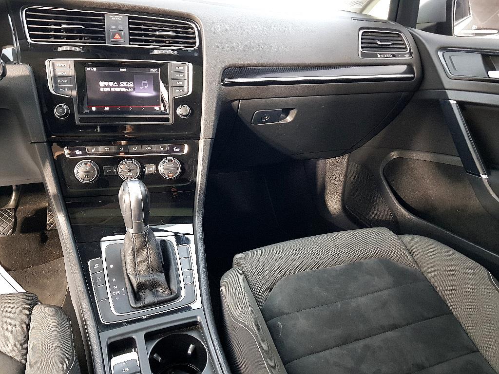 Volkswagen Golf - Vista 10