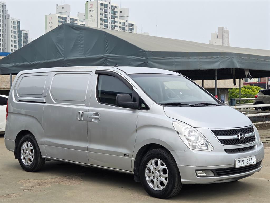 HYUNDAI Starex - Vista 2
