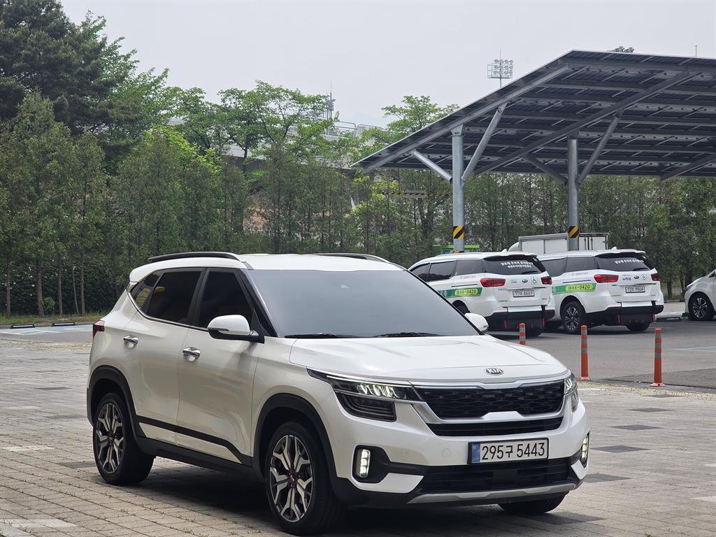 KIA Seltos - Vista 2