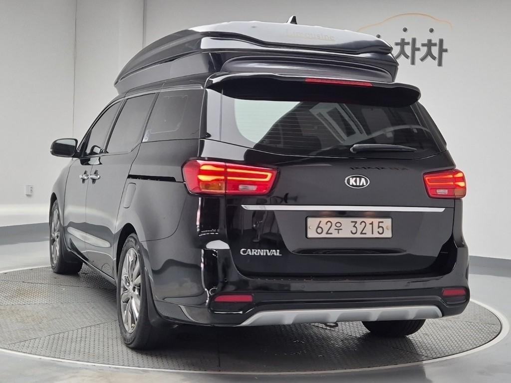 KIA Carnival - Vista 2