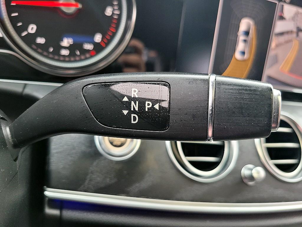 Mercedes Benz E class - Vista 11